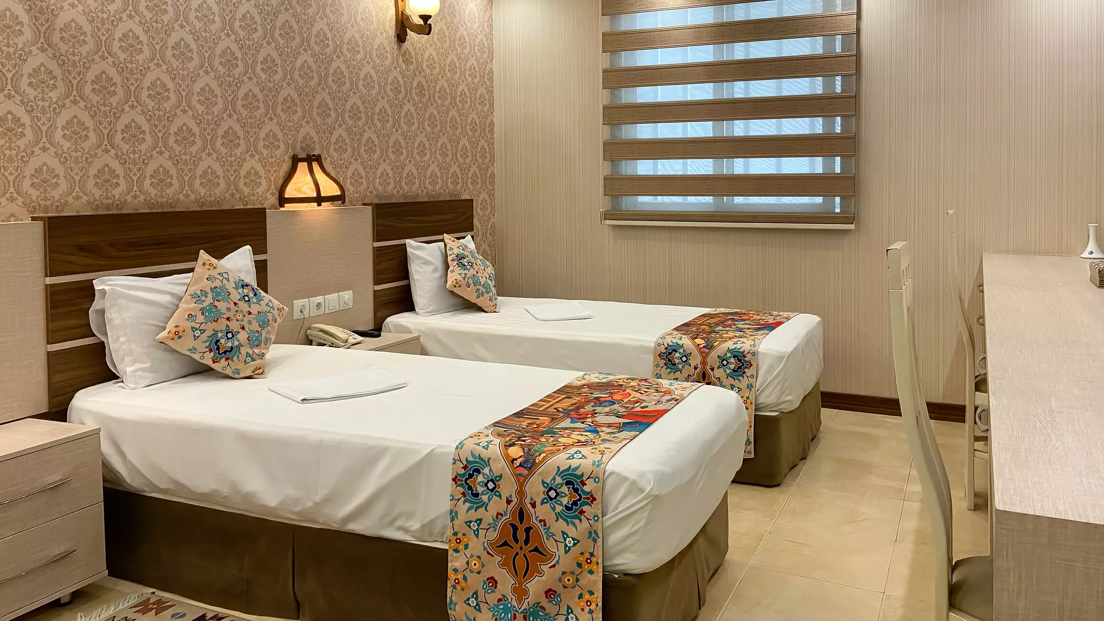 Alibaba https://cdn.alibaba.ir/ostorage/hotel-accommodation-images/67031e6db347cc1bd8f4bb6c_4ebaba2e-0602-4f8d-ae8e-da2184552c78_تویین (1).webp